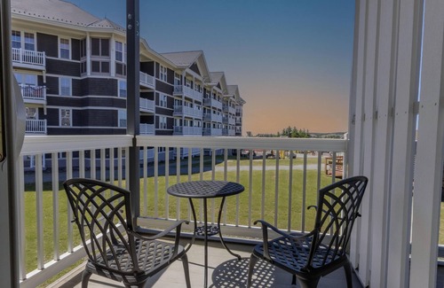 Snowshoe Condo | ML 212: Lovely lift views await you in this 1BR bike-in/out retreat!