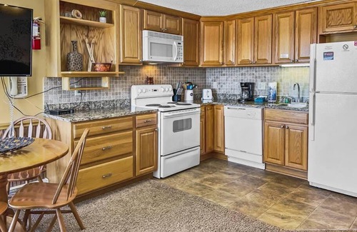 Snowshoe Apartment | ML358 Calm And Comfortable Quick Access To Trails WiFi Parking