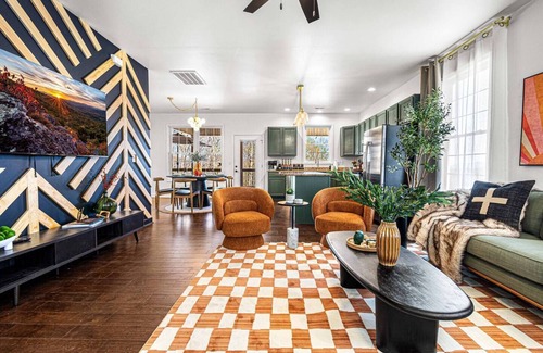 Candler House | Mntn & Asheville Views! Movie Theater! Game Rm! Hot Tub! Fire Pit! Pets Welcome!