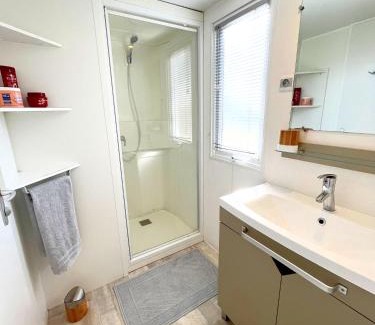 Montagnac-Montpezat Other | Mobil-home dans camping 4*