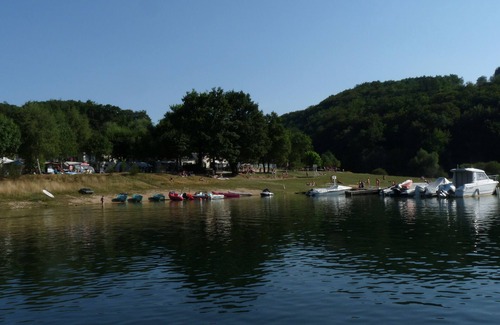 Montpeyroux House | Mobile home beside a lake for fishing, calm, nature