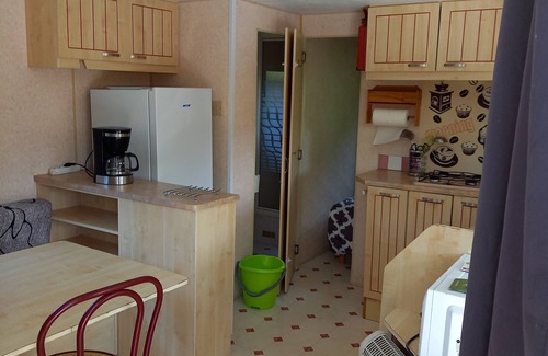 Sainte-Jalle House | Mobile Home 'Camping Sainte-Jalle' with Mountain View, Shared Pool and Wi-Fi