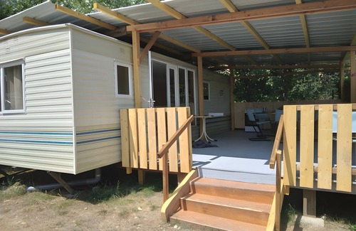 Sainte-Jalle House | Mobile Home 'Camping Sainte-Jalle' with Mountain View, Shared Pool and Wi-Fi