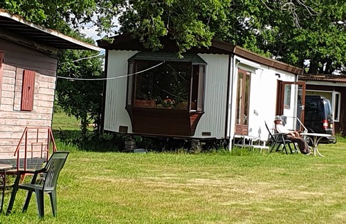 Tronget House | Mobile Home, for 2 adults and 3 children, surrounded by meadows with animals
