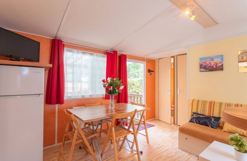 Ascarat RV Rental | Mobile Home 'Mobile-home Camping De La Truite' with Mountain View, Private Terrace and Wi-Fi