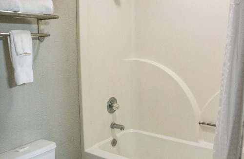 Mexia Hotel | Mockingbird Inn & Suites
