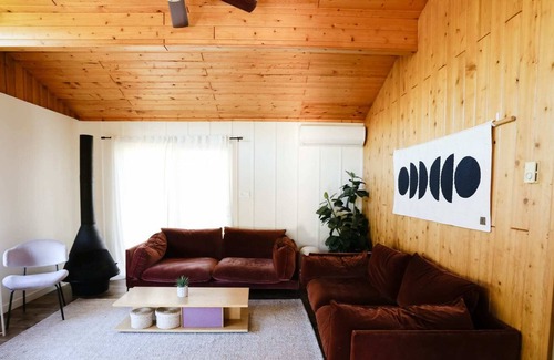 Wasagaming Cabin | Mod Bungalow Summary: