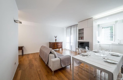 Buon Pastore-Sant'Agnese-San Damaso Apartment | Modena City Lux near Policlinico