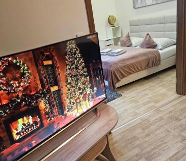 Hradec Kralove Apartment | Moderní apartmán u Velkého náměstí 1, Wi-Fi a Netflix zdarma, koupelna s vanou