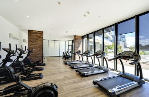 Phillip Apartment | Modern 1-Bed Apartment With Parking, Pool and Gym