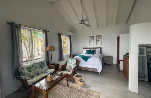 Marigot Bay House | Modern 1 bed guesthouse with pool and ocean view