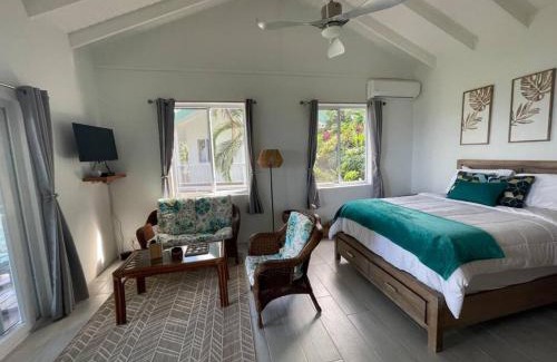 Marigot Bay House | Modern 1 bed guesthouse with pool and ocean view