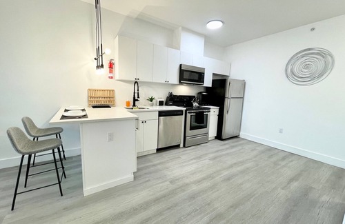 Elizabeth Apartment | Modern 1 BR KING Apt - near NYC, EWR, Prudential, NJPAC, American Dream, MetLife