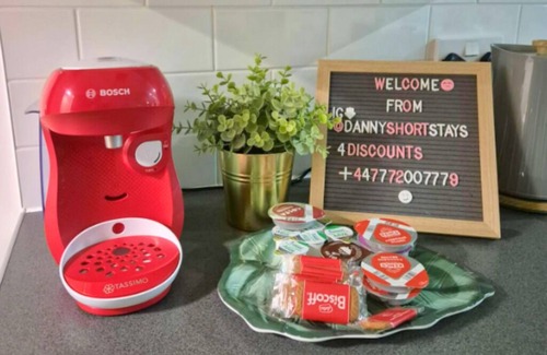 Marston Green House | Modern 10BR Retreat w/Wifi, Washer, Backyard and Sleeps 16+ near HS2, NEC & BHX