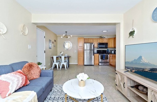 Highline Apartment | Modern 1BR Apt | Near SeaTac | Unit 5 @ S. Seattle