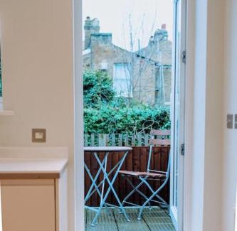 Ferndale Apartment | Modern 1BR in Brixton - Just Renovated!