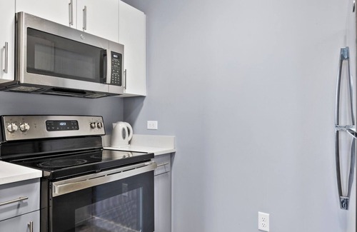 Everett Apartment | Modern 1BR Near Encore 7795