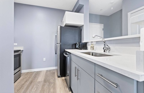 Everett Apartment | Modern 1BR Near Encore 7795