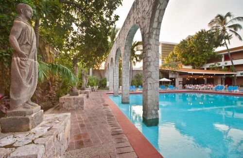 Las Gaviotas Condo | Modern 1BR Suite at El Cid Granada Hotel