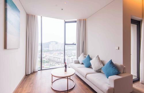 Ha Long Apartment | Modern 1BR with City View | A La Carte Ha Long Stay