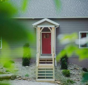 Rockbridge House | Modern 2 BD cabin with hot tub & Games & Central Loc
