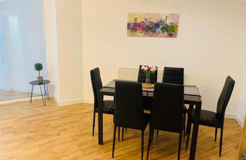 Paisley Apartment | Modern 2 Bed Apartment, Close to Gla Airport & M8