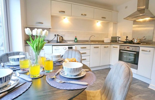 Salford Apartment | Modern 2 bed House Close To City