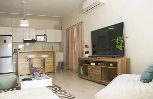 Pereybere Apartment | Modern 2-bed Sleeps 4 With Balcony