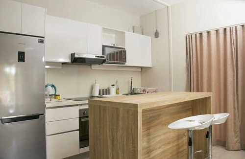 Pereybere Apartment | Modern 2-bed Sleeps 4 With Balcony