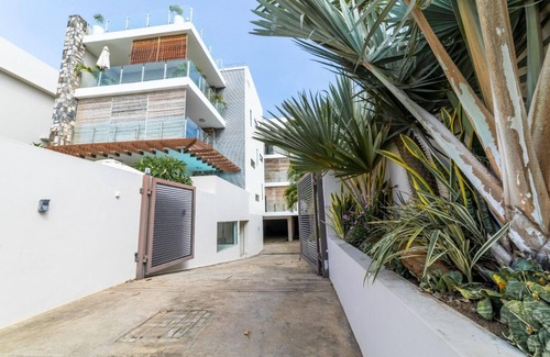 Pereybere Apartment | Modern 2-bed Sleeps 4 With Balcony