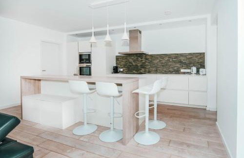 Kopstal Apartment | Modern 2 Bed with Garden - Bridel