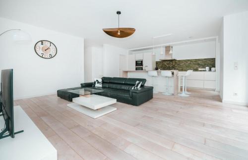 Kopstal Apartment | Modern 2 Bed with Garden - Bridel