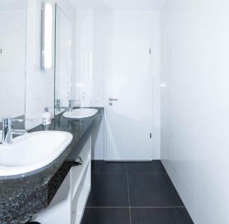 Kopstal Apartment | Modern 2 Bed with Garden - Bridel