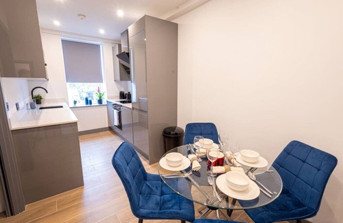 West Finchley Apartment | Modern 2-Bedrooms/2-Bathrooms Flat in Finchley