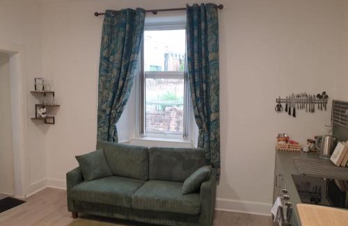 Dumfries Apartment | Modern 2-Bedroom Flat Near Park & River