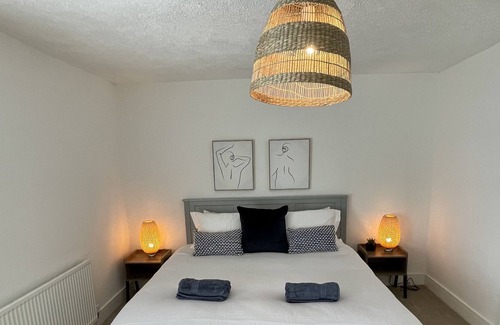 Nantwich House | Modern 2-bedroom townhouse with dedicated office