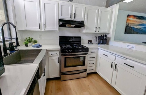 Big Bear Lake House | Modern 2 BR, 2.5 BA Townhome with Unbeatable Access to Snow Summit