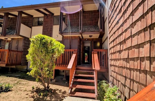 Big Bear Lake House | Modern 2 BR, 2.5 BA Townhome with Unbeatable Access to Snow Summit