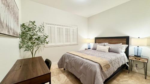 San Jose House | Modern 2 BR, Unwind in a Prime Location, with Parking