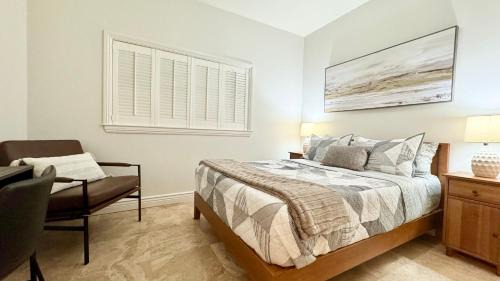 San Jose House | Modern 2 BR, Unwind in a Prime Location, with Parking
