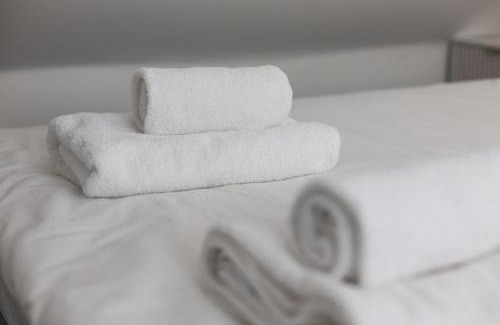 Coulsdon West Apartment | Modern 2bed flat near station - COU B