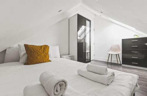 Coulsdon West Apartment | Modern 2bed flat near station - COU B