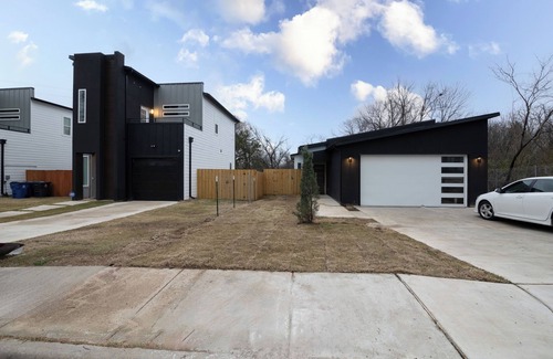 Cedar Crest House | Modern 2Bedroom house in Dallas with WiFi