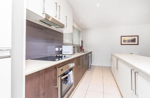Turner Apartment | Modern 2BR 2BA Apartment Close to City and ANU - Hosted by Canstay