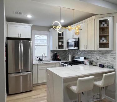 West Side Apartment | Modern 2BR and Office Near NYC With Parking - Sleeps 6