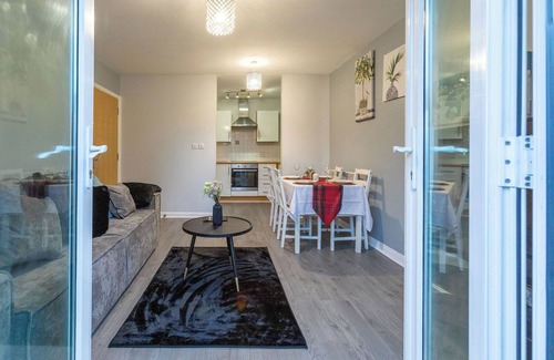 Coventry Apartment | Modern 2BR Flat in Coventry – Ideal for Work & Family Stays