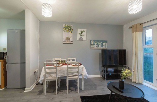 Coventry Apartment | Modern 2BR Flat in Coventry – Ideal for Work & Family Stays