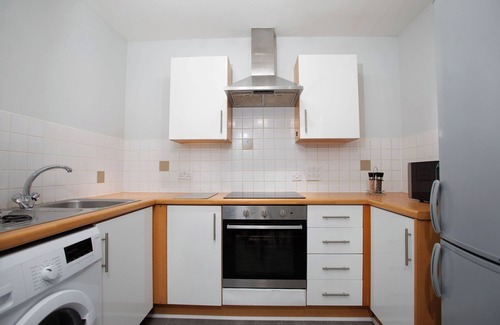 Coventry Apartment | Modern 2BR Flat in Coventry – Ideal for Work & Family Stays