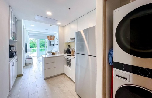 Crawfish Rock Hotel | Modern 2BR in Duna Residences