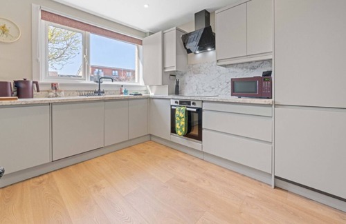 Cairneyhill House | Modern 2BR in Dunfermline | Sleeps 4